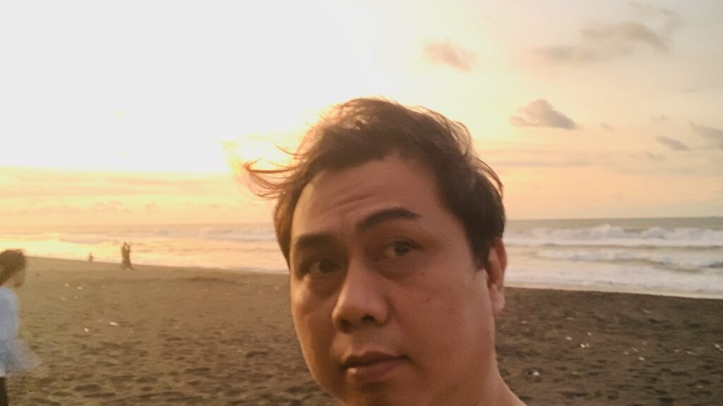 Menikmati Sunset di Pantai Glagah Kulon Progo Yogyakarta
