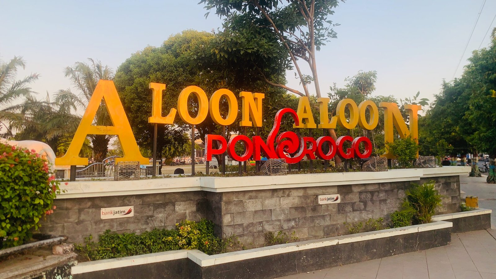 Nongkrong di Alun Alun Ponorogo