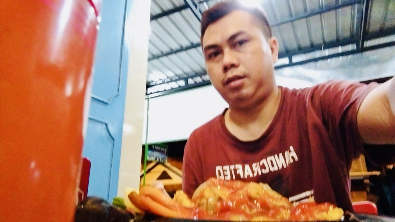 Hangatnya Kebersamaan: Catatan Makan Malam Keluarga di Rocket Chicken Brebes, 22 September 2018
